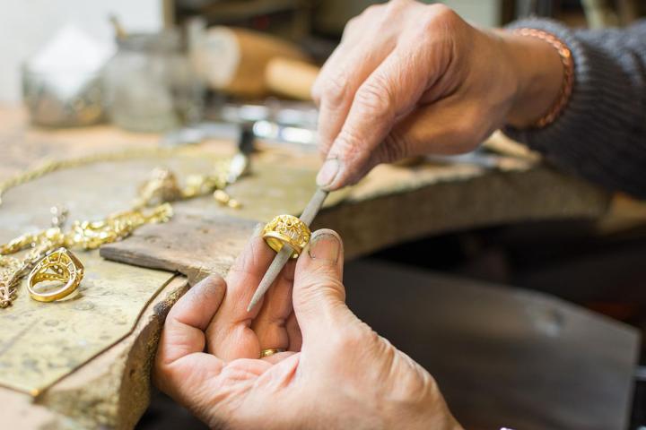 es bijoutiers passionnés et créatifs attentifs à vos besoins.